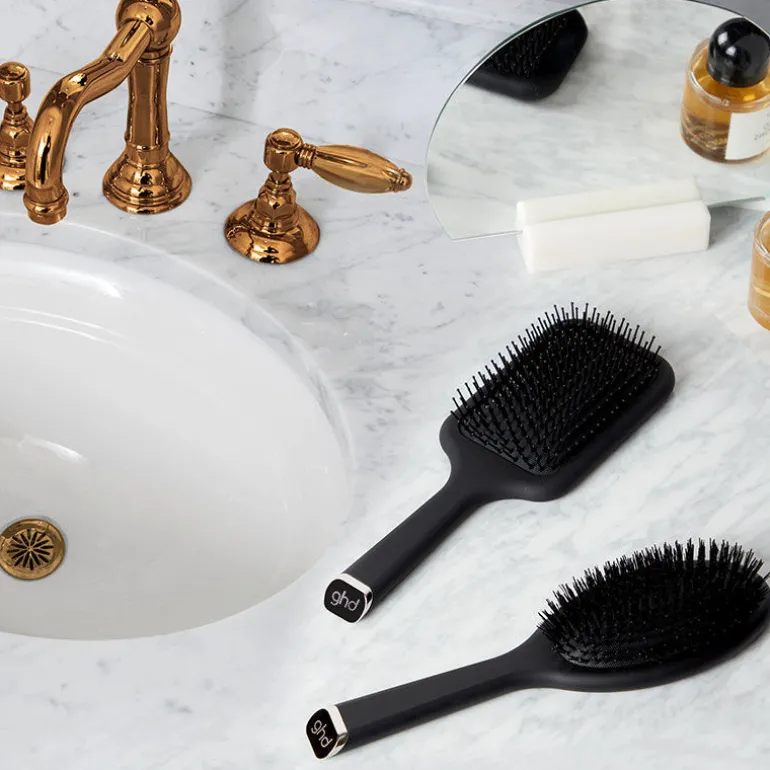 Brosse ovale The dresser