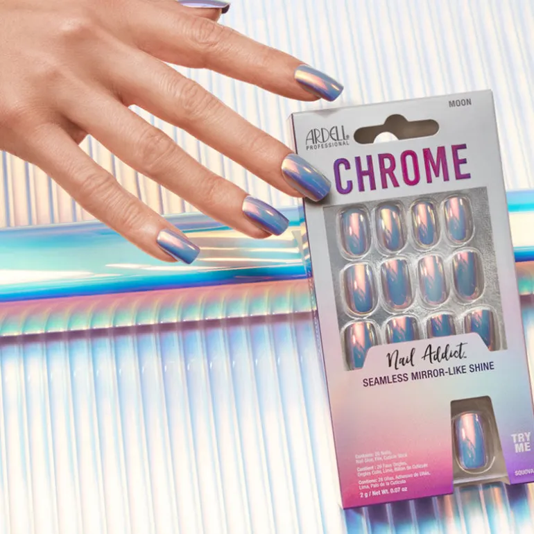 Faux ongle effet chrome moon