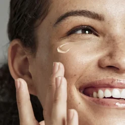 Soin contour des yeux